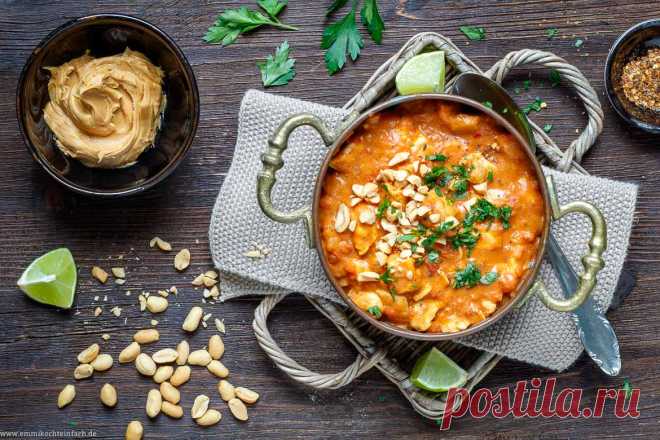 Das einfache Rezept für Erdnuss Hähnchen Topf. Mit Hähnchenbrustfilet für Erdnuss-Fans, afrikanisch angehaucht schmeckt der Familie & Gäste.