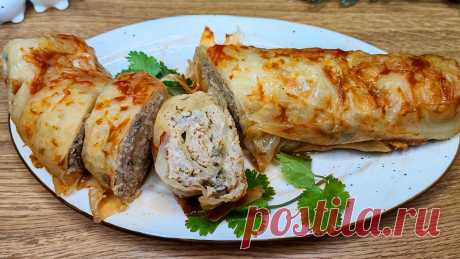 Капустный рулет с мясом, отличная замена обычным голубцам. Готовится быстро, просто и главное... Рулет получается очень вкусный и красивый, такое блюдо не стыдно и на праздничный стол поставить. Данный вариант приготовления, отличная замена традиционным голубцам.