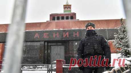 Слуцкий призвал похоронить Ленина рядом с матерью
