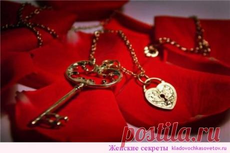 Ключ к счастью

Во многих религиях ключи были атрибутами того или иного божества. Например, Геката — богиня магии — владела ключом от Мироздания. Бог Янус был хозяином ключа, который отпирал и запирал Небесные врата.

Издавна в магии ключ является символом верности.

И не только человеку: порой нам никак не удается достичь цели из-за того, что мы привыкли разбрасываться, не умеем сосредоточиться, собрать все силы в кулак. И иногда не достигаем избранной цели. Существует обряд, который помо
