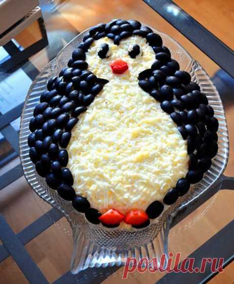 Новогодние рецепты⛄🎄🥗 в Instagram: «​​САЛАТ "ПИНГВИН" Спасибо за ваши ❤❤❤ Ингредиенты: Горбуша консервированная 250 гр., Лук репчатый 1 шт., Рис вареный 100 гр., Сыр твёрдый…»