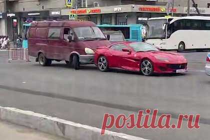 В Петербурге «Газель» въехала в Ferrari ценой от 17,5 миллиона рублей