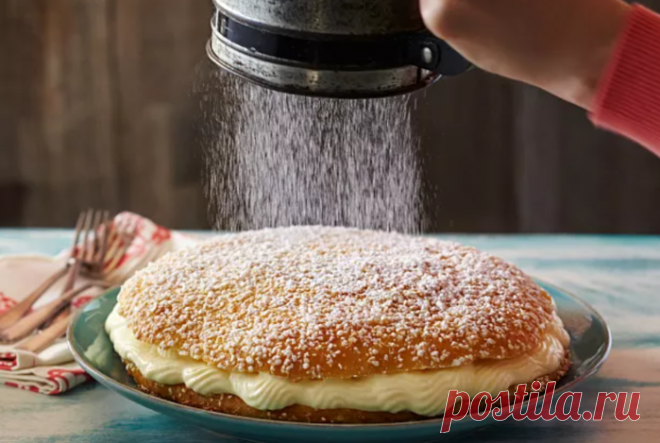 Тарт из Сен-Тропе - круглая французская булочка бриошь, заполненная воздушным кремом