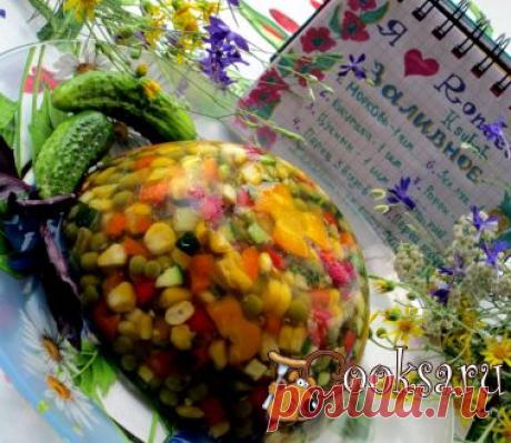 ЗАЛИВНОЕ &quot;Овощной Микс&quot; +  фотоМК.  Это красивое, и легкое блюдо !  **Ингредиенты: кукуруза 1 шт, морковь 1 шт, болгар/перец зеленый, красный, оранжевый - по 1 шт, зеленый лук 1 пуч, горох  свежий (или консервированный) - 5 ст/л, лавр/лист 2 шт, цукини 1 шт, желатин 1 уп, соль, перец горошком. Приятно созерцаем, и вкушаем !!!