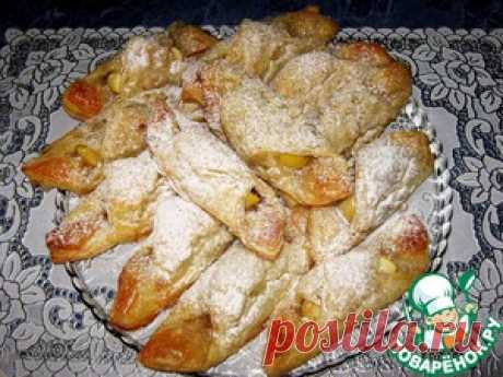 Слоеное тесто своими руками - кулинарный рецепт****(с описанием)
Мука пшеничная	(3,5 стак. в тесто, остальная на посыпку) — 4 стак.
Вода	(теплая) — 300 мл
Соль	— 0,5 ч. л.
Маргарин	— 125 г