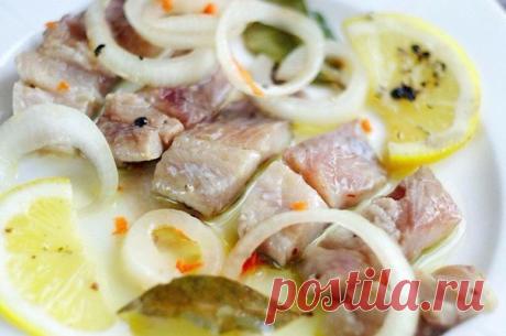 Селёдка по-голландски 

• Домашняя Кулинария •
Селёдка по-голландски. 






Такие банки опустошаются за раз! Эта рыбка со стола сметается в первую очередь. Ингредиенты: Сельдь свежемороженная - 2 шт., Лук - 2 шт., Лимон -…