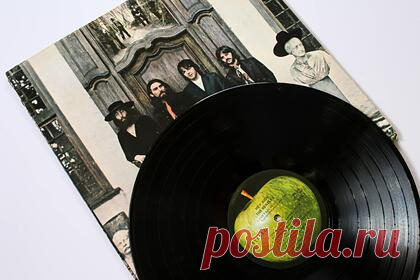 Пол Маккартни назвал виновника распада The Beatles. Бывший участник британской музыкальной группы The Beatles Пол Маккартни назвал Джона Леннона виновником распада коллектива. По словам Маккартни, мнение общественности о том, что инициатором распада группы был он, неверное. «Не я начал этот развал. Это был наш Джонни», — подчеркнул Маккартни.