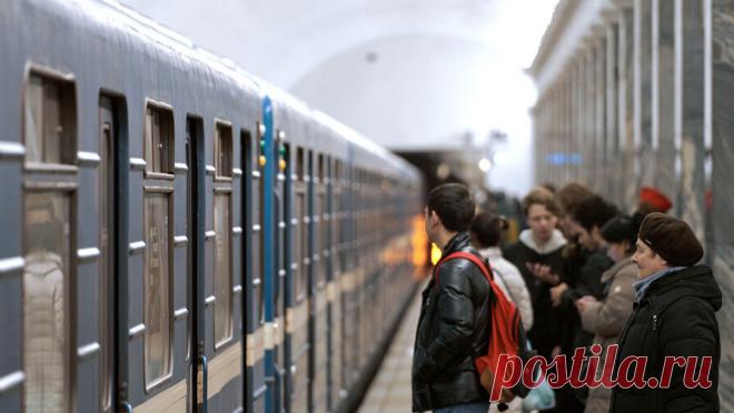 Пьяный мужчина приставал к незнакомке в метро Петербурга. Пьяный мужчина приставал к девушке в метро Санкт-Петербурга и был задержан. Об этом стало известно 78.ru. В пресс-службе метрополитена сообщили, что инцидент произошел между станциями "Лесная" и "Девяткино" ...