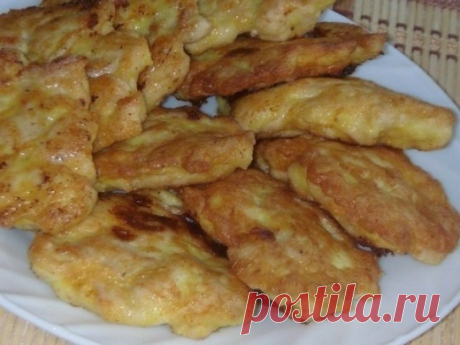 Сочные куриные котлетки с плавленными сырками – пальчики оближешь! Ингредиенты: Филе куриное — 300 грамм Сырок (дружба) — 1 штук Яйцо — 1 штука Чеснок — 2 зубчика Майонез — 2 ст.л. Мука — 1 ст.л. Специи. Приготовление: Нарезаем куриное филе небольшими кусочками, добавляем натертый плавленный сырок, яйцо, муку, специи и измельченный чеснок. Хорошенько вымешиваем. Обжариваем, как оладьи с двух сторон до румяной корочки. Приятного […]