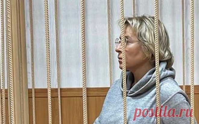 Фигурантку дела о продаже студенческих виз отправили под домашний арест. Таганский суд Москвы отправил под домашний арест директора Центра международного сотрудничества Надежду Попову за организацию незаконной миграции и взяточничество, сообщает пресс-служба столичных судов общей юрисдикции.