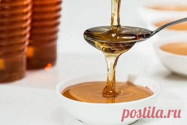 10 натуральных антибиотиков, которые вы должны знать - Хитрости Жизни - медиаплатформа МирТесен Эти 10 самых известных антибиотиков не являются продуктами химической индустрии и не имеют побочных эффектов. Они родом из природы и принадлежат к категории натуральных средств. 1. Мед Мед является одним из самых известных натуральных лечебных средств и ему поклонялись ещё древние греки. Мед делают