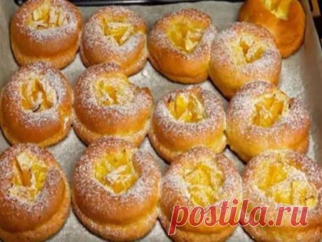 Классная идея к чаю! ...
ТВОРОЖНИКИ С АПЕЛЬСИНАМИ.
Супервкусно!
Очень люблю творожное тесто. Сегодня решила испечь пирожки с апельсинами.О том, как это вкусно, даже можно не говорить…
Ингредиенты:
Творог — 160 г
Мука пшеничная — 260 г
Сахар — 80 г
Разрыхлитель теста — 8 г
Сода — 1/3 ч. л.
Яйцо куриное — 1 шт
Масло растительное — 80 мл
Ванильный сахар — 1 пакет.
Соль — 1 щепотка
Апельсин — 1 шт
Приготовление:
1.Творог перемешиваем с сахаром. Добавляем яйцо, масло, ванильный