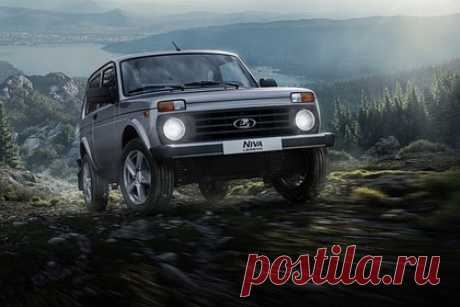 «АвтоВАЗ» поднял цены на одну из моделей Lada. Стоимость Lada Niva Legend после установки на нее дополнительной шумоизоляции поднялась на 8-42 тысячи рублей в зависимости от комплектации. Базовая версия Classic обойдется покупателю в 829 тысяч рублей, а топовая комплектация Black — в 943,9 тысячи рублей. Ранее они стоили 821 тысячу и 901,9 тысячи соответственно.