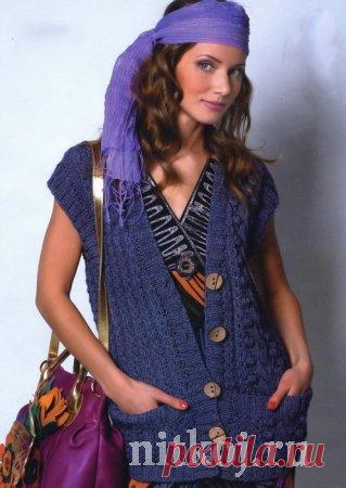 Длинный жилет спицами на пуговицах
