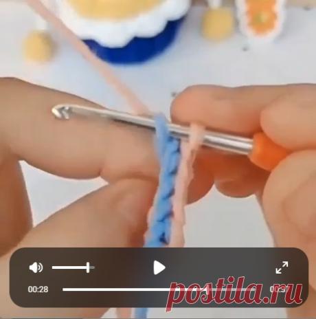 Двухцветный шнурочек крючком