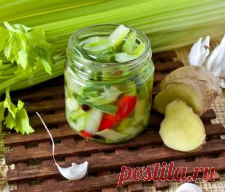 Маринованный сельдерей в масле