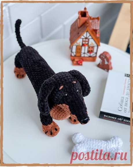 PDF Такса крючком. FREE crochet pattern; Аmigurumi animal patterns. Амигуруми схемы и описания на русском. Вязаные игрушки и поделки своими руками #amimore - плюшевая такса, собака из плюшевой пряжи, пёс, большая собачка, щенок, пёсик.