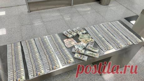 Россиянина с пакетом наличных поймали в Домодедово при попытке пересечь границу. В аэропорту Домодедово у россиянина изъяли пакет с иностранной валютой на 10 млн рублей. Об этом сообщает Федеральная таможенная служба (ФТС). Пассажир привез из Кувейта в бумажном пакете более $100 тыс. и 1,6 тыс. дирхам, которые не стал ...
