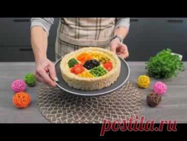 САЛАТ-НАХОДКА ! Понравится ВСЕМ гостям и будет мало!!! НАМ ПОНАДОБИТСЯДЛЯ ОСНОВЫ:Куриное филе варёное 500 гр ( 3 шт)Сыр твердый 200 грМайонез 100 грДЛЯ НАПОЛНЕНИЯ:Майонез 30-50 грМорковь сырая 20-30 грГорошек зелёный 20-30 грКукуруза консервированная 20-30 грСоленые огурцы 1 шт (20-30 гр)Помидоры черри 2-3 штЧернослив 20-30 грУкроп свежий...