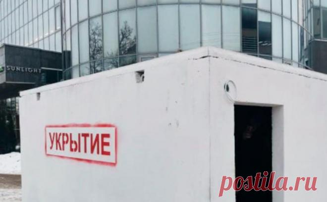 В Белгороде появились модульные железобетонные укрытия от обстрелов. В Белгороде установили первые модульные укрытия из железобетона, сообщают местные издания.