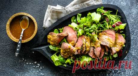 Говяжья вырезка из лопатки, запеченная при низкой температуре. Говяжья вырезка из лопатки, или «маленькая вырезка», как ее называют французские повара – одна из лучших частей туши. Она находится под лопаточной костью и имеет аккуратную вытянутую форму, очень ...