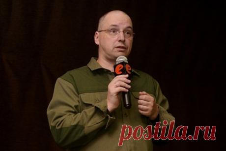 Живущий в США российский писатель-фантаст признался в желании вернуться. Российский писатель-фантаст Ник Перумов, четверть века живущий в США, признался в желании вернуться на родину. По его словам, такое стремление свойственно всем русским людям. Перумов подчеркнул, что не собирается «поносить родину и поливать ее грязью» и старается как можно чаще бывать в России.