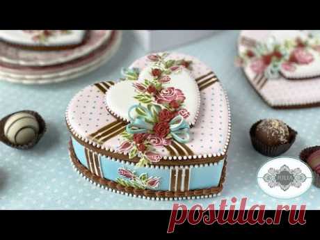 3-D Airbrushed and Stenciled Heart Box Cookie