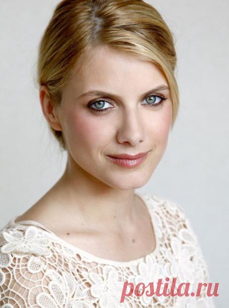 Мелани Лоран, 21 февраля, 1983