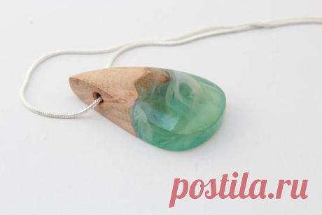 Wood resin pendant, Teal Necklace, Wooden pendant, Wood Jewelry, Green Resin Necklace, Statement Jewelry, Resin Wood, Boho Chic, Wooden Wood resin pendant, Teal Necklace, Wooden pendant, Wood Jewelry, Green Resin Necklace, Statement Jewelry, Resin Wood, Boho Chic, Wooden    This statement necklace would add beauty to your work wear, add a dramatic touch to your evening wear or you could brighten up your casual look. This resin wood necklace is elegant and stylish and would...