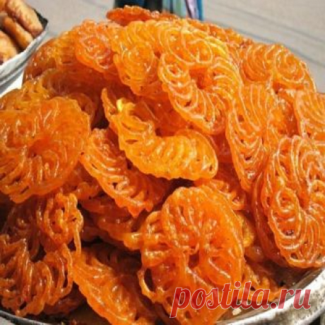ХВОРОСТ "ДЖАЛЕБИ" ХРУСТЯЩАЯ ИНДИЙСКАЯ СЛАДОСТЬ  Невероятно Вкусные, Красивые и Хрустящие Спиральки, пропитанные Сиропом, непременно станут вашей любимой сладостью, а ваши дети будут в неописуемом Восторге. Сегодня побудем немного в Индии и приготовим это Хрустящее Индийское Лакомство, на быструю руку! 

На удивление, рецепт джалеби очень прост, и чтобы его сделать нам не потребуются диковинные продукты.



Ингредиенты



Для теста: 

Мука - 240 гр. 
Кефир - 120 гр 
Вода - ...