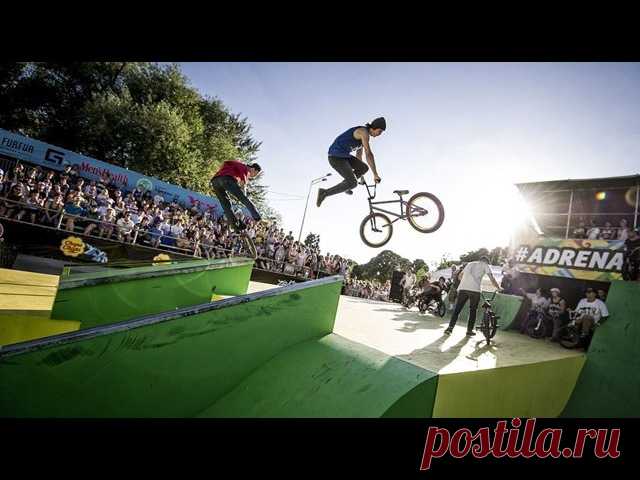 #adrenalingames #bmx #skate

Официальный видео-отчет с соревнований Adrenalin Games 2014! 

Вспоминаем, как же было круто!