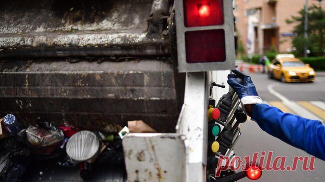 В Подмосковье мусоровоз задавил женщину