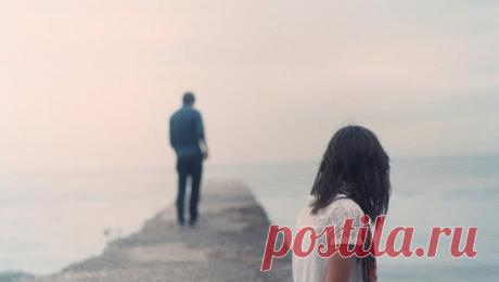 10 признаков того, что пришло время отпустить человека | Милая Я Расставаться с близким и некогда любимым человеком всегда трудно. Люди становятся половинками друг для друга, поэтому каждая разлука забирает какую-то часть души вместе с собой. Но в любой паре должны быть счастливы оба партнера, поэтому, когда одному из них становится тяжело, нужно уметь ставить точку и двигаться дальше. Увы, не причинить боль любящему человеку в этот момент попросту невозможно, но всегда ну...