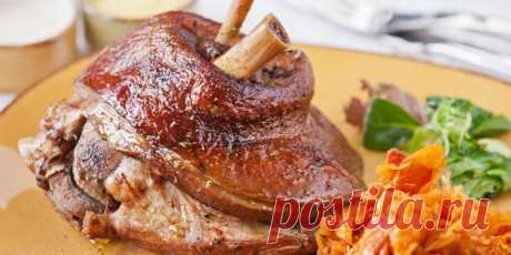 Свиная рулька - как вкусно замариновать, потушить, закоптить или запечь в духовке Свиная рулька – это универсальный продукт, из которого делается много вкусных и сытных блюд. Узнайте об особенностях приготовления мяса, ознакомьтесь с проверенными рецептами.