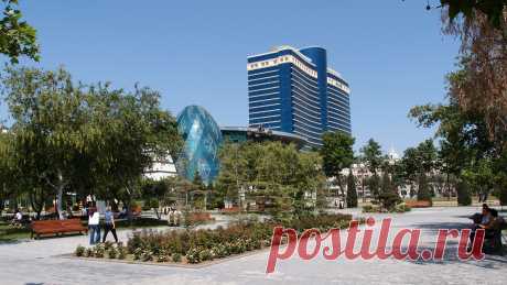 Park Bulvar and Hilton hotel
