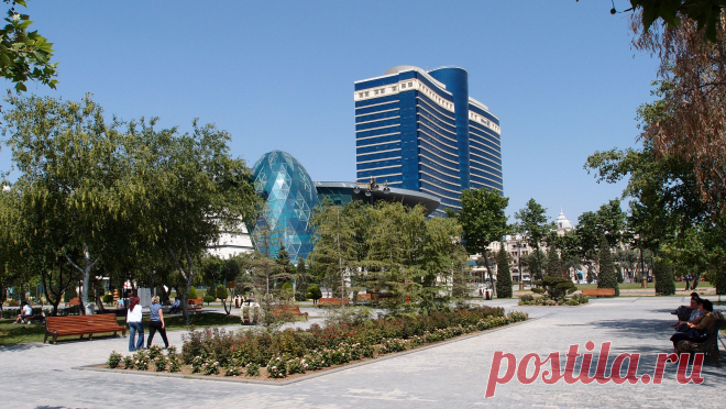 Park Bulvar and Hilton hotel