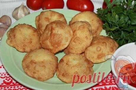 Пирожки бомбочки с помидорами и творогом — рецепт с фото Вкуснейшие пирожки бомбочки с помидорами и творогом готовятся очень быстро. Получаются невроятно вкусными. Сочный вкус помидоров, нежность творога - супер!