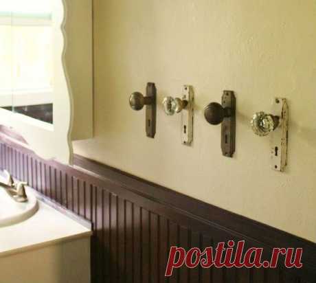 17 полезных советов для дома Вроде бы, мелочь, а как сильно эти хитрости облегчают жизнь.Итак, берем и делаем:
Дверные ручки в качестве необычных крючков для полотенец

Держатель рулонов для хранения браслетов

Старый ящичек буфе…