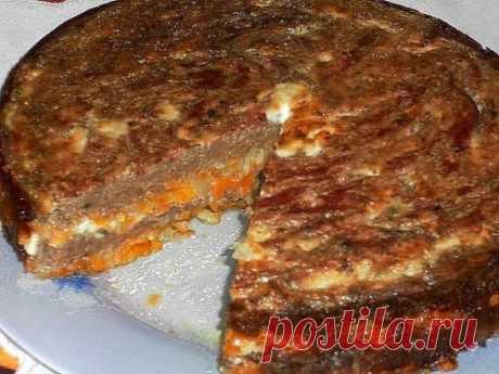 Запеканка из куриной печени с рисом,луком и морковью. 
Очень нежная и вкусная. 
Автор: Наталья Кондратюк 
Ингредиенты: 
Печень куриная -1 кг 
Рис – 1 стакан 
Яйцо куриное – 3 шт. 
Молоко- 240 г 
Лук репчатый – 3-4 шт 
Морковь 2 шт 
Масло растительное 1 ст.л 
Мука 2-3 ст.л 
Чеснок 2-3 зубчика 
Соль, перец по вкусу 
Майонез можно заменить сметаной 
Приготовление: 
Первым делом ставим вариться рис. В кастрюлю наливаем два стакана воды, высыпаем стакан риса, доводим до кипения и варим на слаб