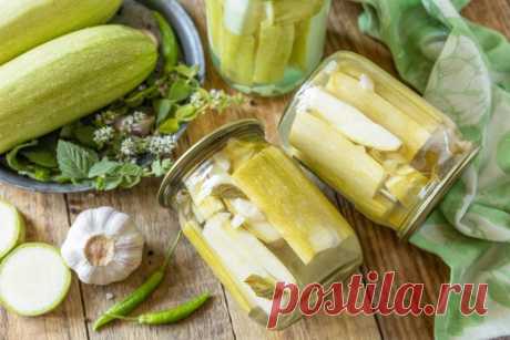 12 простых салатов из кабачков на зиму: вкусные и быстрые заготовки | NEWS.ru | Дзен