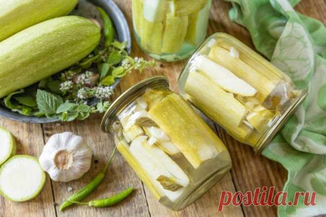 12 простых салатов из кабачков на зиму: вкусные и быстрые заготовки | NEWS.ru | Дзен