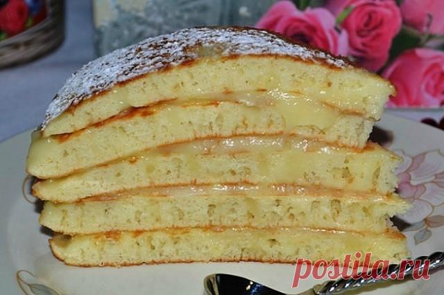 Быстрый торт из наливного теста «Пушинка»: даже духовку включать не пришлось! Шикарный десерт получился! Рецепт ниже 

Торт отлично выручает в жаркую погоду, когда от одной лишь мысли о включенной духовке бросает в пот.

Также способ порадовать родных десертом во время отдыха на даче, где духовка скорее исключение. Уточним лишь, что выпекать (или всё-таки жарить?) коржи лучше на блинной сковороде или с антипригарным покрытием. Не понадобится лить лишнее масло на дно да и п...