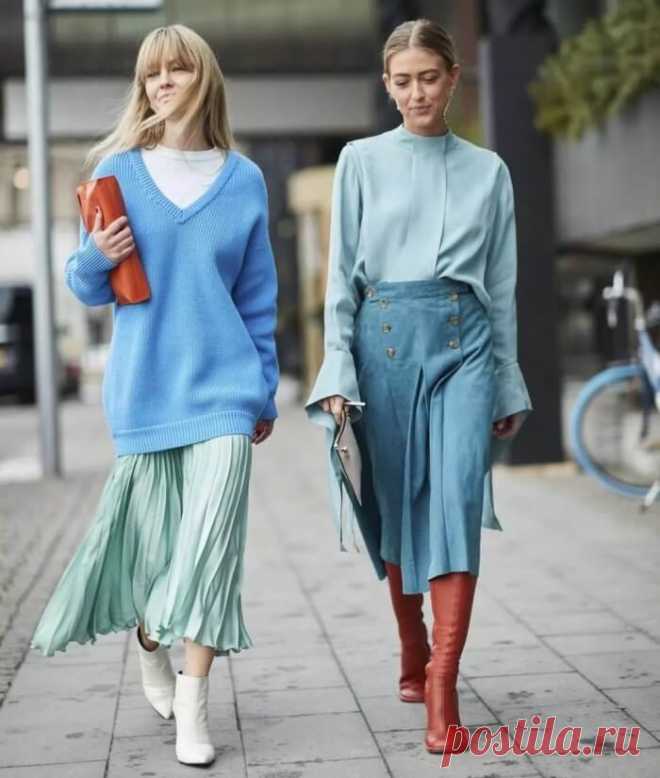 Эффектные сочетания цветов в одежде, которые молодят и всегда в моде Если вы только работаете над созданием своего идеального гардероба, то при покупке вещей обязательно обращайте внимание не только на актуальность модели, но и на её цвет. Не стоит недооценивать колористику, ведь очень часто бывает так, что правильное сочетание цветов в гардеробе помогают выглядеть ему гораздо дороже, чем он стоит на самом деле. 