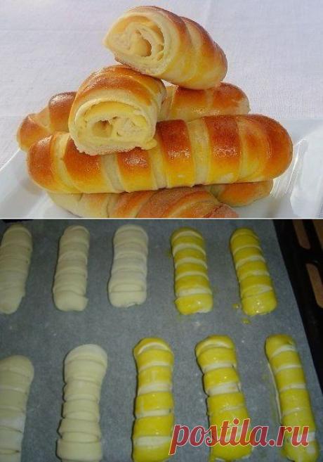 Булочки с сыром

Чудесные булочки и на вид, и на вкус! Очень хороши на завтрак с чаем или кофе.