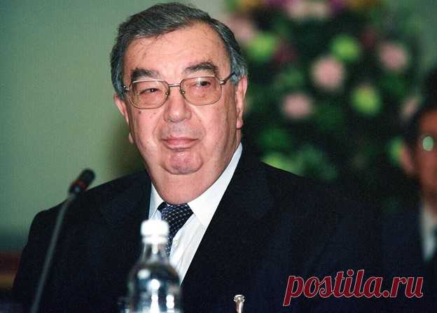 Не созидатель, а разрушитель, который угождал всем, сдавая СССР и Россию | Сказы Истории | Дзен