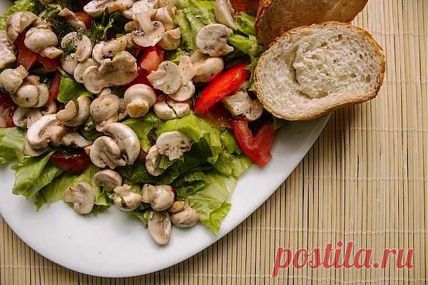 Очередной вкусный салат с почти сырыми шампиньонами.