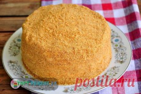 Лимонный медовик. 

Я влюблена в медовые торты, рецептов коих у меня великое множество. 
Этот рецепт один из фаворитов, в нём невероятно гармонично, сочетаются уютный, душистый медовый аромат, кислинка цитрусовых и сливочно - карамельный крем. Для тех, кто не любит раскатывать тесто - коржи без раскатки. Коржи делаются от начала замеса и до конца выпечки, около 40 минут. 
Торт получается сногсшибательным, советую попробовать!) 

- Ингредиенты: 

Медовые коржи (6 штук): 
яй...