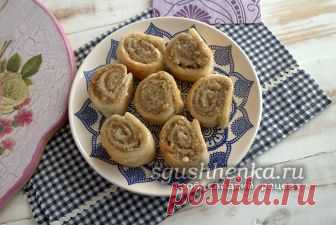 Пахлава из слоеного теста в домашних условиях, рецепт с фото пошагово Вкусная пахлава из слоеного теста разнообразит меню сладкоежек. Рецепт с пошаговыми фото расскажет, как приготовить вкусняшку в домашних условиях. Всего немного времени и домашняя выпечка уже на вашем столе и вы вместе с гостями можете садится и пить чай.