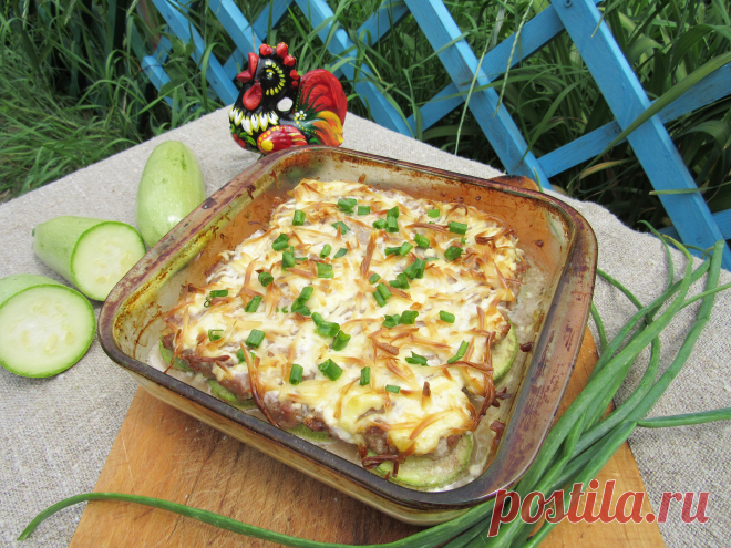 Запеканка с кабачками и мясом.
Casseruola con zucchine e carne.
Casserole avec des courgettes et de la viande.
Casserole with zucchini and meat.