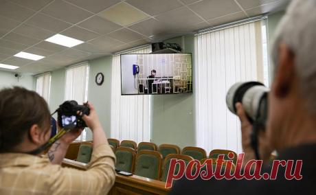 Суд отказался отпустить главного кадровика Минобороны под домашний арест. Военный суд отказался отменить арест генерала Кузнецова, обвиненного в получении взятки в особо крупном размере. На заседании он пожаловался на заболевания, полученные в ходе ликвидации последствий аварии на Чернобыльской АЭС